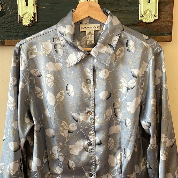 2/$30 Evan Picone Floral Satin Pleated and Tucked Button Down Blouse Size 12 - Picture 3 of 15